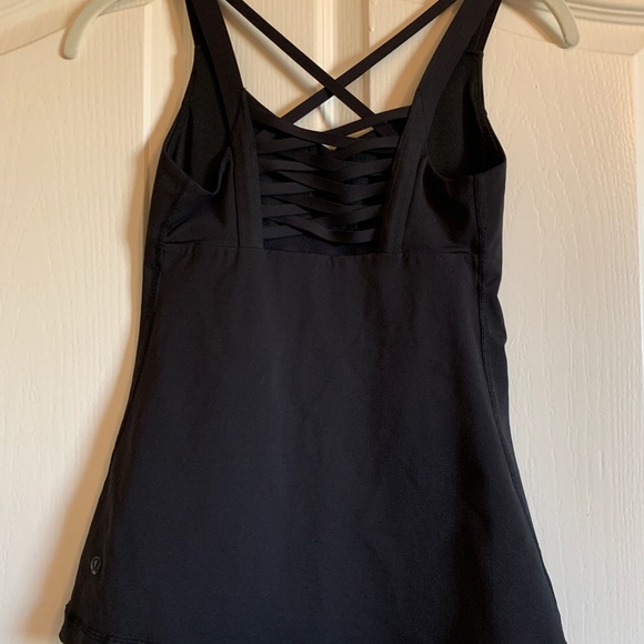 Lululemon Hot to Street tank 2 strappy back - Picture 6 of 6